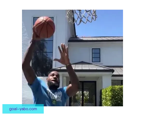 布朗尼讲述与父亲单挑赢得胜利导致家中篮板破裂的趣事 布朗尼讲述与父亲单挑赢得胜利导致家中篮板破裂的趣事