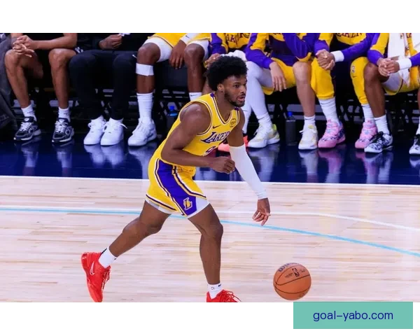 布朗尼讲述与父亲单挑赢得胜利导致家中篮板破裂的趣事